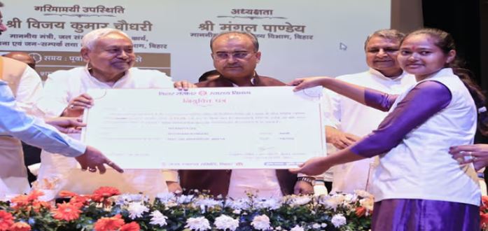 बिहार: स्वास्थ्य क्षेत्र में बड़ा कदम, मुख्यमंत्री नीतीश ने 4954 ANM को सौंपा नियुक्ति पत्र