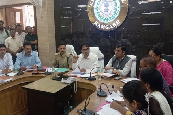 रामगढ़: 12 अप्रैल को उत्पाद सिपाही परीक्षा,  DC ने कदाचार मुक्त एग्जाम के लिए की बैठक