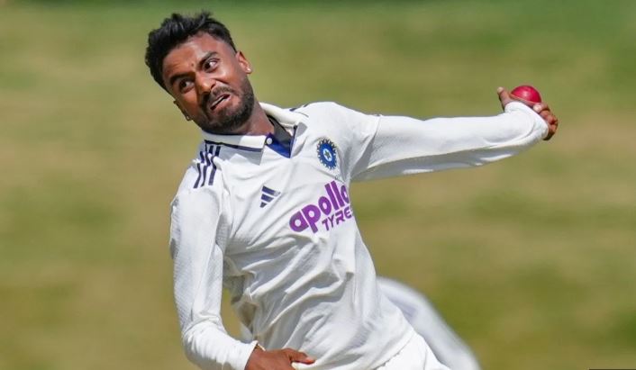 Test Cricket: टेस्ट डेब्यू में चला मानव सुथार के गेंद का जादू, दिग्गजों की लिस्ट में हुए शामिल