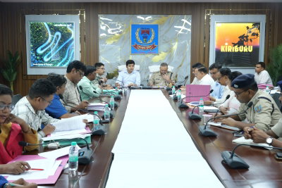 Chaibasa News: DC-SP ने की समीक्षा बैठक, आत्मसर्पित नक्सलियों के पुनर्वास को लेकर दिए कई निर्देश