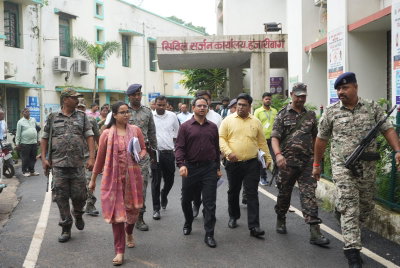Hazaribagh News: उपायुक्त ने शेख भिखारी मेडिकल कॉलेज अस्पताल का किया औचक निरीक्षण