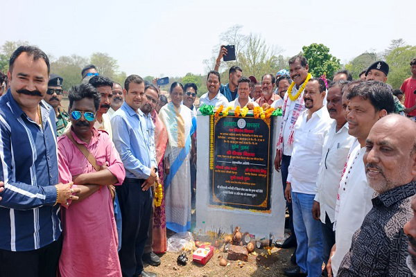 सिंहपोखरिया से जैंतगढ़ तक होगा सड़क मरम्मत: मंत्री, सांसद, विधायक ने किया भूमिपूजन