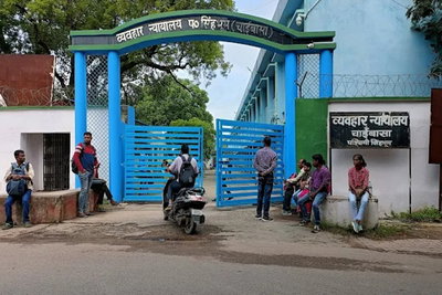 चाईबासा: जान लेवा मारपीट के आरोपी ने कोर्ट में किया सरेंडर