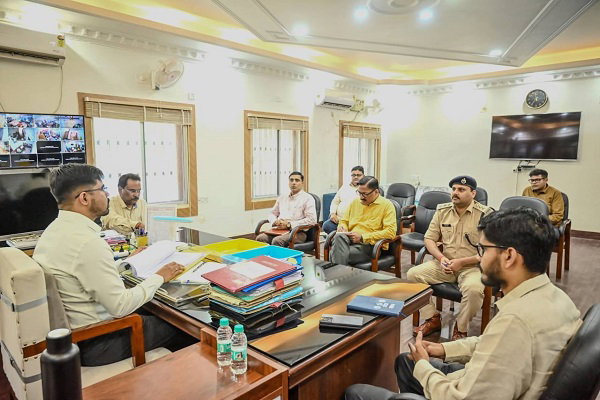 देवघर: चौकीदार व होमगार्ड भर्ती प्रक्रिया तय समय सीमा में पूरा हो- DC