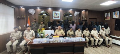 Gumla News: गुमला पुलिस ने अंतरराज्यीय कोरई गैंग के 11 अपराधी को दबोचा, अवैध हथियार बरामद