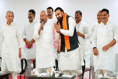 Bihar News: NDA की बैठक में शामिल हुए नीतीश कुमार, 15 अगस्त के बाद सीएम करेंगे जिलों का दौरा