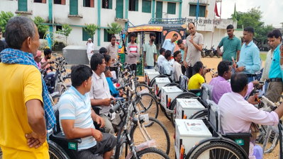 Giridih News: 26 दिव्यांगों को मिली बैटरी चालित ट्राई साइकिल