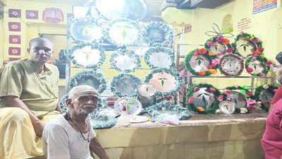 Deoghar News: बाबा मंदिर में लगाई गई बेलपत्र की प्रदर्शनी