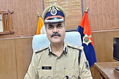 Bihar: झूठे केस में फंसाने वाले दारोगा समेत दो पुलिसकर्मी सस्पेंड, चलेगा विभागीय कार्रवाई