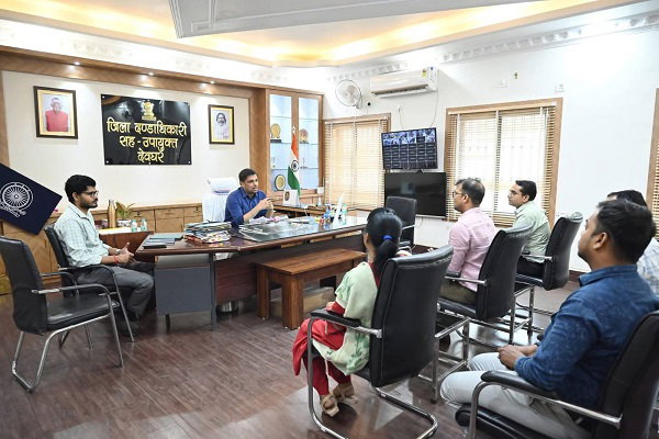 Deoghar News: परीक्षा परिणामों पर डीसी ने जताई नाराजगी, ड्रॉपआउट रोकने पर दिया जोर