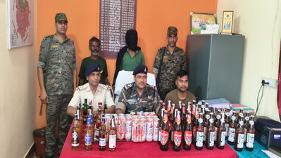 Hazaribagh News: अवैध शराब बेचते किराना दुकानदार गिरफ्तार