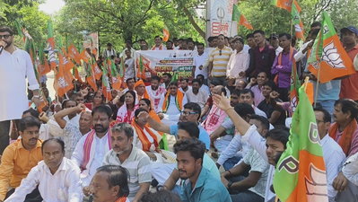 Jamtara News: समाहरणालय गेट के पास भाजपा का धरना-प्रदर्शन, भर्ती घोटाले की CBI जांच की मांग