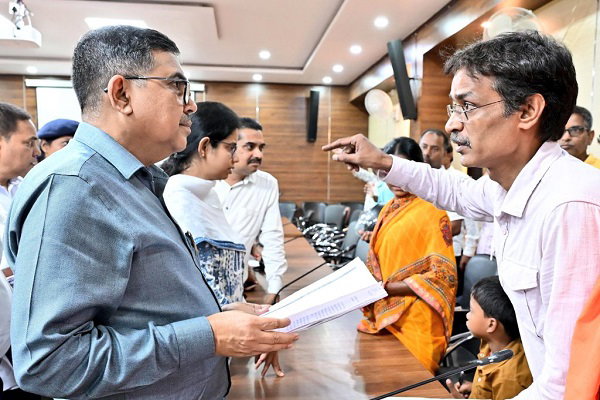 Bokaro News: डीसी ने लोक संवाद में सुनी लोगों की समस्याएं