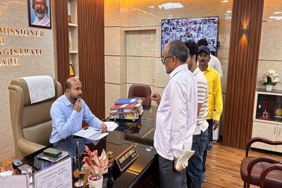 Ramgarh News: डीसी के जनता दरबार में शिकायतों के जल्द निपटारे का निर्देश