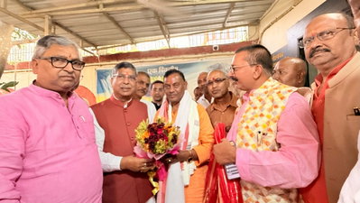 Ranchi News: ओडिशा के नए राज्यपाल ब्रज मोहन राम से मिले आदित्य साहू, दी बधाई