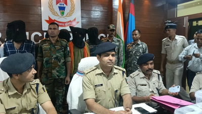 Ranchi News: पंडरा में साइबर ठगी गिरोह का खुलासा, 10 आरोपी गिरफ्तार
