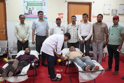 Hazaribagh News: विश्व रक्तदाता दिवस पर जिला प्रशासन ने लगाया शिविर,  70 यूनिट रक्त संग्रह