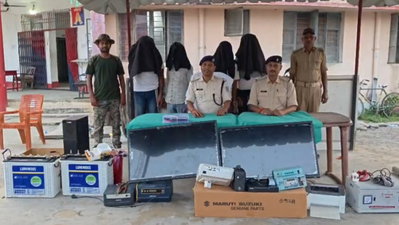 Chatra News: चोर गिरोह का सरगना रांची एयरपोर्ट से गिरफ्तार, पुलिस के हत्थे चढ़े चार शातिर