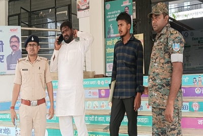 Jamtara News: फर्जी नियुक्ति पत्र लेकर समाहरणालय पहुंचा युवक गिरफ्तार, ससुर भी हिरासत में