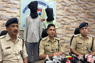 Jamshedpur News: रेलवे ट्रैक के पास ब्राउन शुगर बेचते दो सगे भाई गिरफ्तार