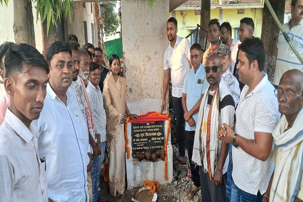Ramgarh News: बड़कीपोना में आंगनबाड़ी भवन का शिलान्यास