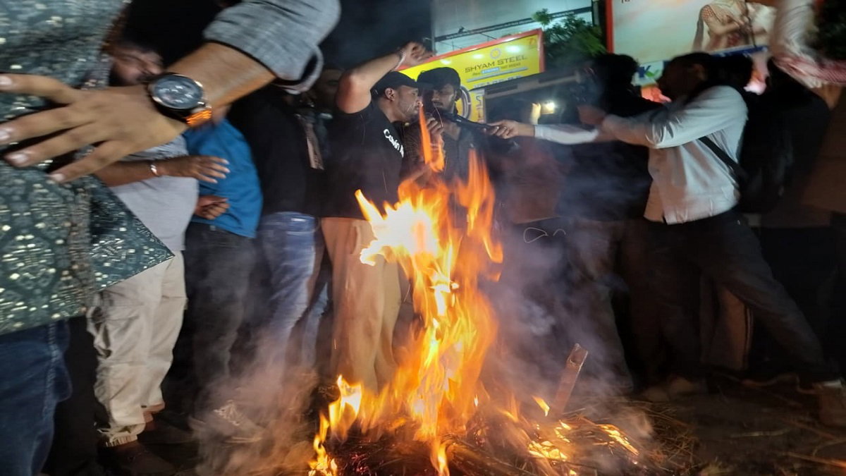 JPSC-JSSS Protest: रांची में छात्रों ने राहुल गांधी का पुतला फूंका