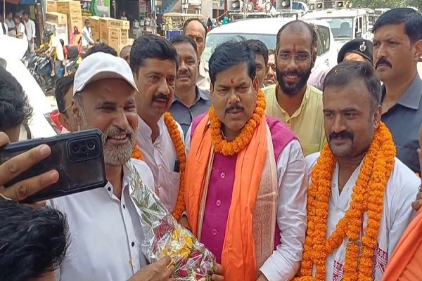 Bihar: शिक्षा मंत्री की शिक्षकों को दो टूक, अटेंडेंस लगाकर गायब रहे तो होगी कार्रवाई