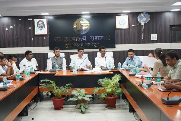 Jamshedpur News: डीसी की बैठक, 139 योजनाओं को धरातल पर लाने की तैयारी