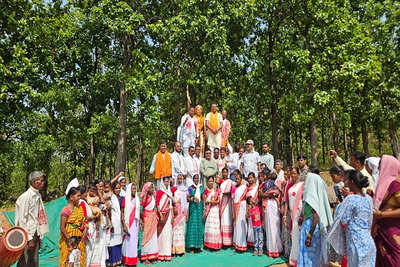 Hazaribagh News: सांसद मनीष जायसवाल ने गांव में लगाई चौपाल, मोदी सरकार की उपलब्धियां गिनाईं