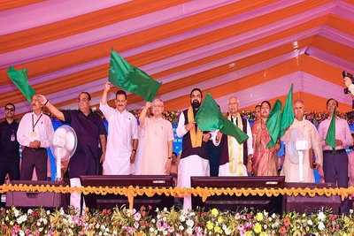 Bihar News: छपरा से दिल्ली के लिए शुरू हुई ट्रेन, रेल मंत्री-सीएम ने दिखाई हरी झंडी
