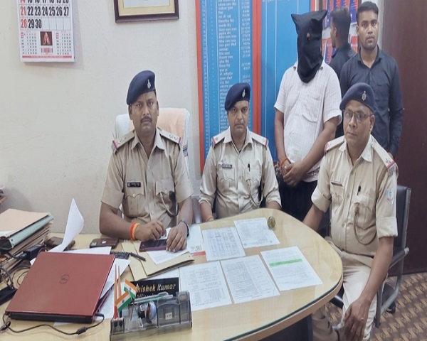 Ramgarh News:  नकली विदेशी शराब फैक्ट्री का भंडाफोड़, एक गिरफ्तार
