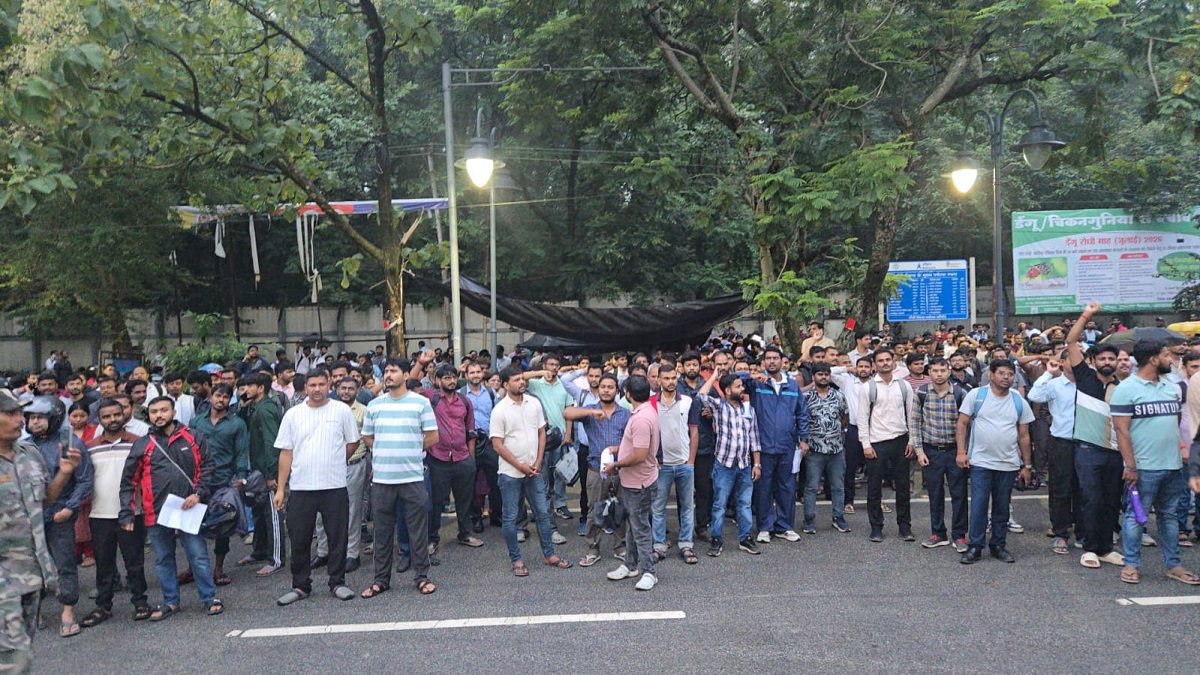 Ranchi News: नियुक्ति रद्द होने के विरोध में JSSC CGL कर्मियों ने निकाला आक्रोश मार्च