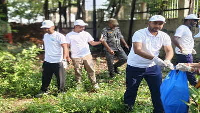 Ramgarh News: डीसी ऋतुराज ने श्रमदान कर दिया स्वच्छता का संदेश