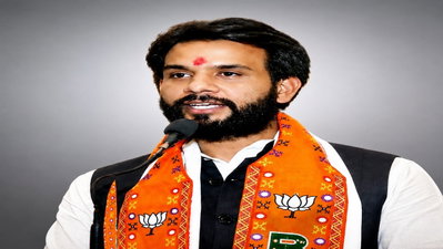 सांसद मनीष जायसवाल के विकास कार्यों से बौखला गई है कांग्रेस: धनंजय पुटूस