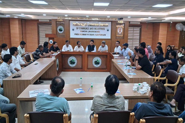Ranchi News: गार्बेज बैग जब्ती के विरोध में चैंबर पहुंचा व्यापारियों का प्रतिनिधिमंडल, समाधान की मांग