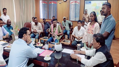 Hazaribagh News: बंधु तिर्की ने डीसी से की मुलाकात, छात्रावास समेत कई मुद्दों पर की चर्चा