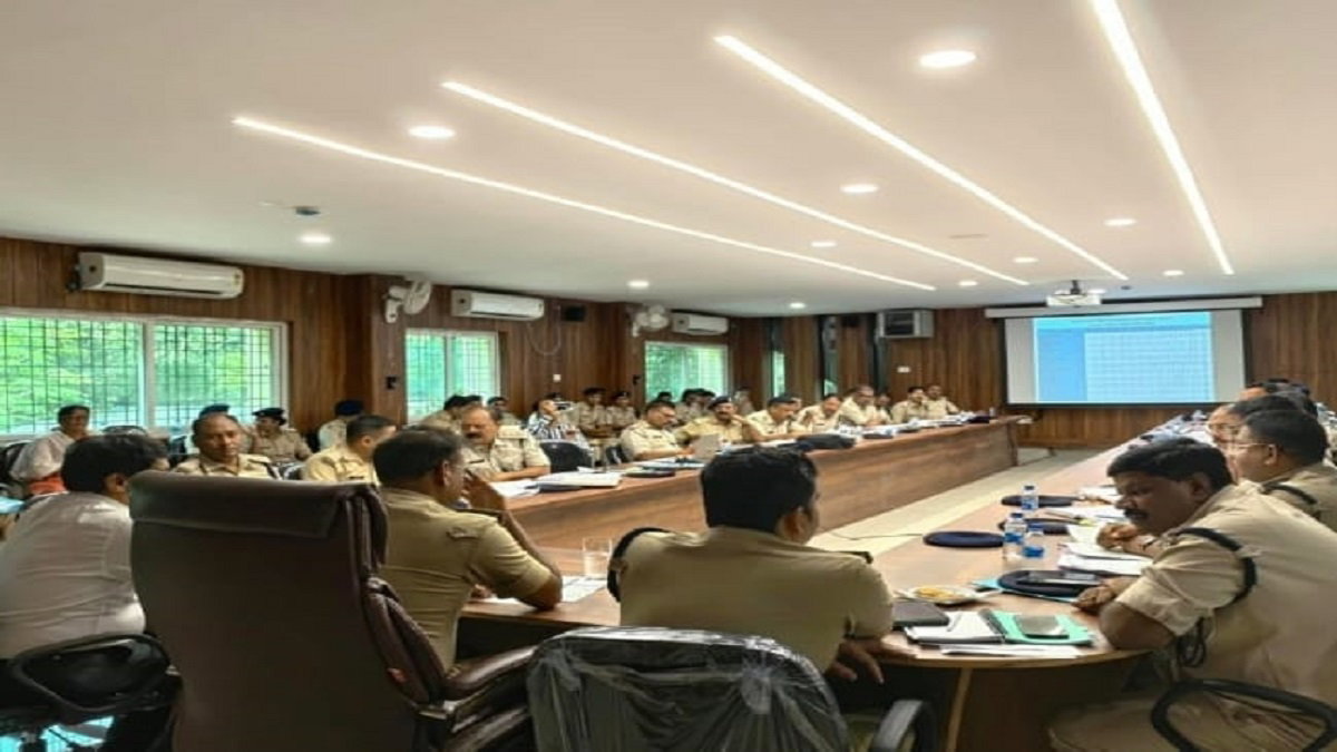 Jamshedpur News: अपराध नियंत्रण को लेकर SSP ने की मासिक अपराध गोष्ठी