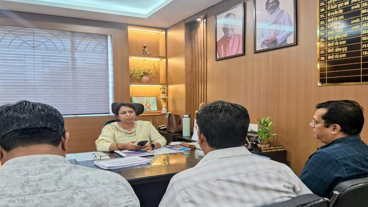 Dhanbad News: आंगनबाड़ी केंद्रों पर लगेगा विशेष आधार शिविर, 0 से 5 वर्ष के बच्चों का होगा नामांकन