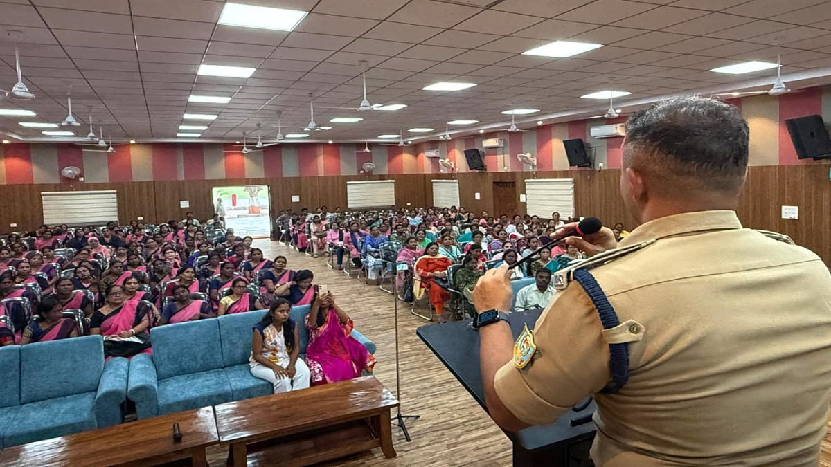 Dhanbad News: गांव-गांव पहुंचेगी साइबर सुरक्षा की मुहिम, महिला पर्यवेक्षिकाएं व सेविकाएं बनेंगी साइबर सखी