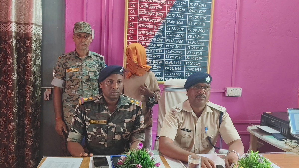 Chatra News: गिद्धौर में घर से चोरी करने का आरोपी गिरफ्तार