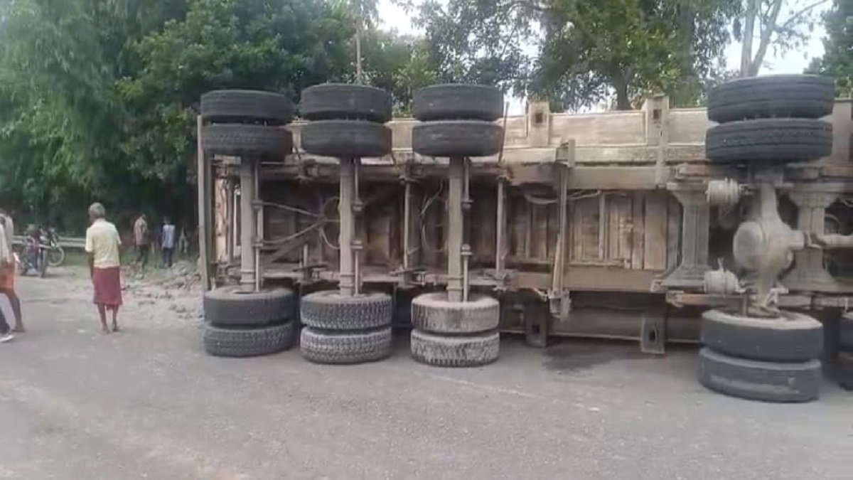 Hyva truck overturned