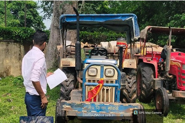 Jamtara News:  अवैध बालू लदा ट्रैक्टर जब्त, चालक फरार