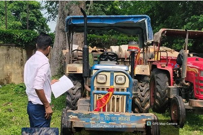 Jamtara News:  अवैध बालू लदा ट्रैक्टर जब्त, चालक फरार