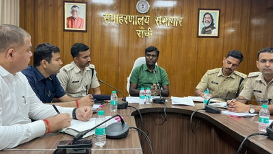 Ranchi News: छठ महापर्व पर घाटों पर बैन रहेगी स्विमिंग, डीसी ने अधिकारियों के साथ की बैठक