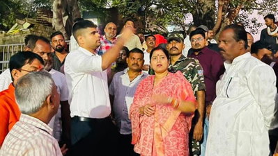 Dhanbad News: छठ को लेकर राजा तालाब का सौंदर्यीकरण हुआ तेज, झरिया विधायक ने किया निरीक्षण
