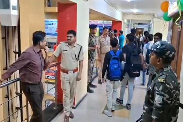 Dhanbad News: लखनऊ हादसे के बाद जिला प्रशासन सख्त, तीन कोचिंग सेंटरों को नोटिस