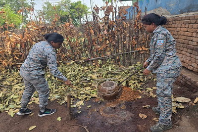 Giridih News: पुलिस ने 9000 किलो जावा महुआ व अवैध शराब की नष्ट
