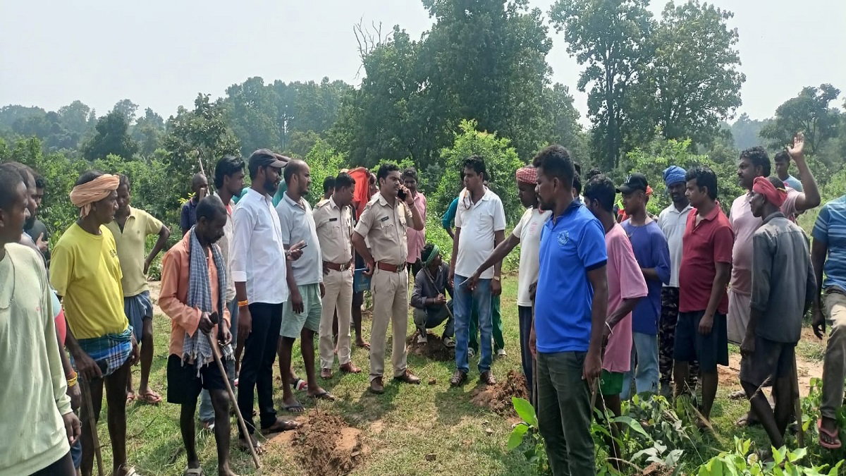 Bokaro News: वनरोपण का ग्रामीणों ने किया विरोध, वन विभाग की टीम को बैरंग लौटाया