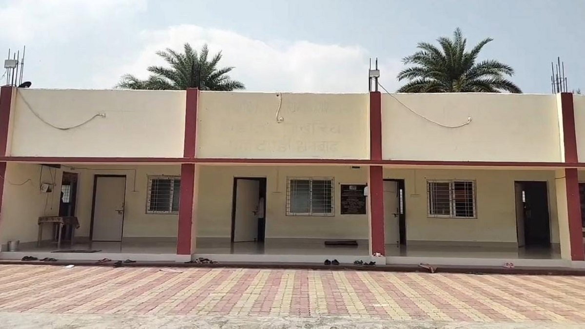 Dhanbad News: अनाथालय में फैली खुजली की बीमारी, इलाज के बजाय रिश्तेदार के पास भेज रहा वार्डन