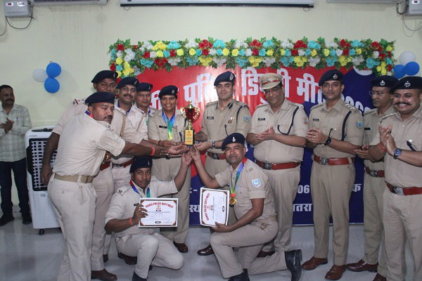 Hazaribagh News: पुलिस ड्यूटी मीट में हजारीबाग बना ओवरऑल चैंपियन